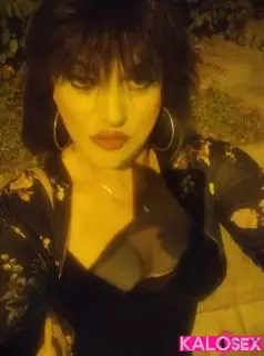 Η πιο καυτή τρανς της πόλης! - 7